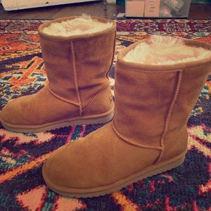 Women’s size 8 UGGS EUC